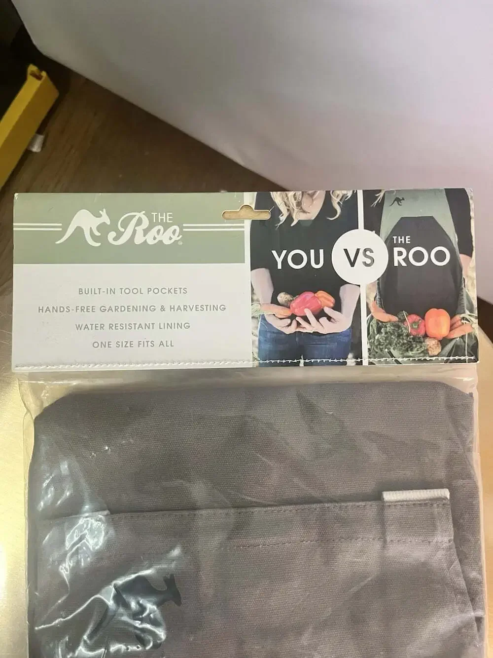 NWT The Roo Gardening Apron Pocket Harvesting Water-Resistant Joey Pouch Tools